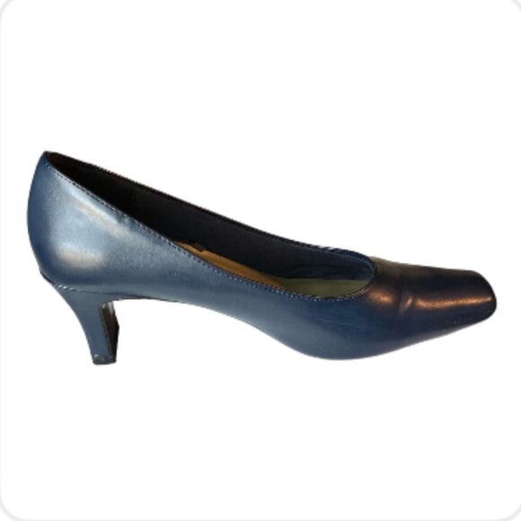 White Stag Shoes (1290-4) - Picture 1 of 2
